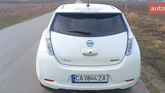 Белый Ниссан Лиф, объемом двигателя 0 л и пробегом 185 тыс. км за 6200 $, фото 3 на Automoto.ua