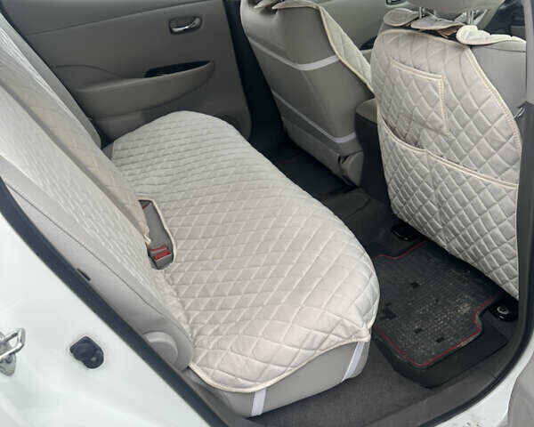 Белый Ниссан Лиф, объемом двигателя 0 л и пробегом 68 тыс. км за 4000 $, фото 13 на Automoto.ua