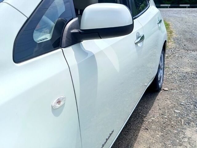 Белый Ниссан Лиф, объемом двигателя 0 л и пробегом 144 тыс. км за 5500 $, фото 2 на Automoto.ua