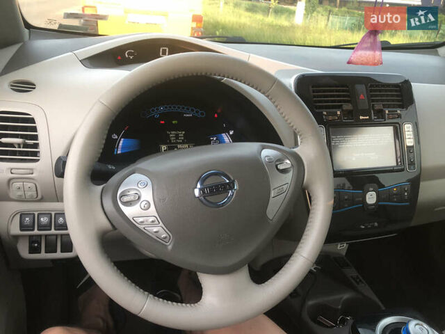 Білий Ніссан Ліф, об'ємом двигуна 0 л та пробігом 100 тис. км за 4700 $, фото 7 на Automoto.ua