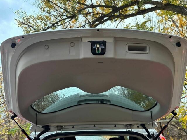 Белый Ниссан Лиф, объемом двигателя 0 л и пробегом 106 тыс. км за 8800 $, фото 8 на Automoto.ua