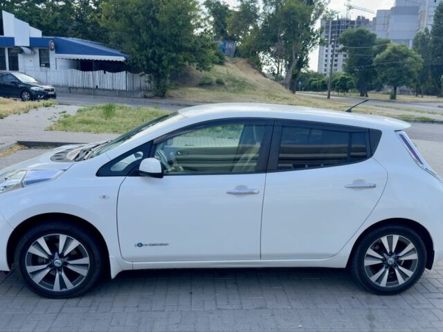 Белый Ниссан Лиф, объемом двигателя 0 л и пробегом 121 тыс. км за 6800 $, фото 7 на Automoto.ua