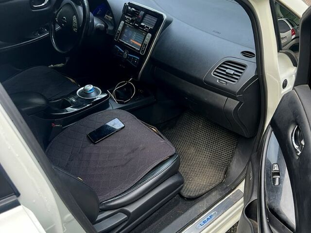 Белый Ниссан Лиф, объемом двигателя 0 л и пробегом 196 тыс. км за 6900 $, фото 2 на Automoto.ua