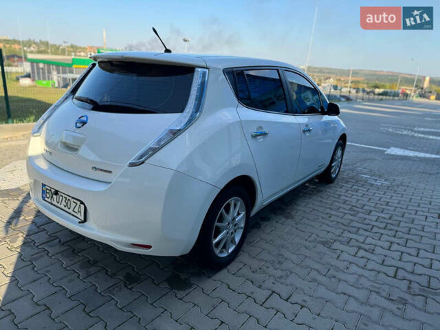 Белый Ниссан Лиф, объемом двигателя 0 л и пробегом 240 тыс. км за 5500 $, фото 4 на Automoto.ua