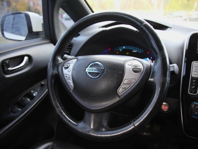 Белый Ниссан Лиф, объемом двигателя 0 л и пробегом 220 тыс. км за 7300 $, фото 13 на Automoto.ua