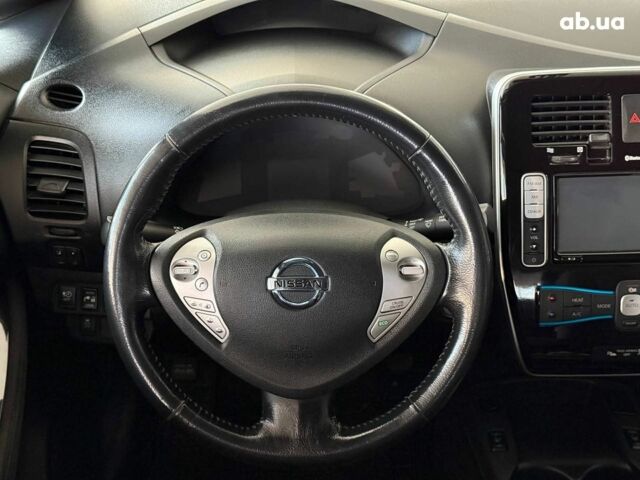 Белый Ниссан Лиф, объемом двигателя 0 л и пробегом 102 тыс. км за 6490 $, фото 21 на Automoto.ua