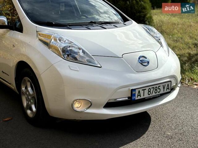 Белый Ниссан Лиф, объемом двигателя 0 л и пробегом 155 тыс. км за 5555 $, фото 8 на Automoto.ua