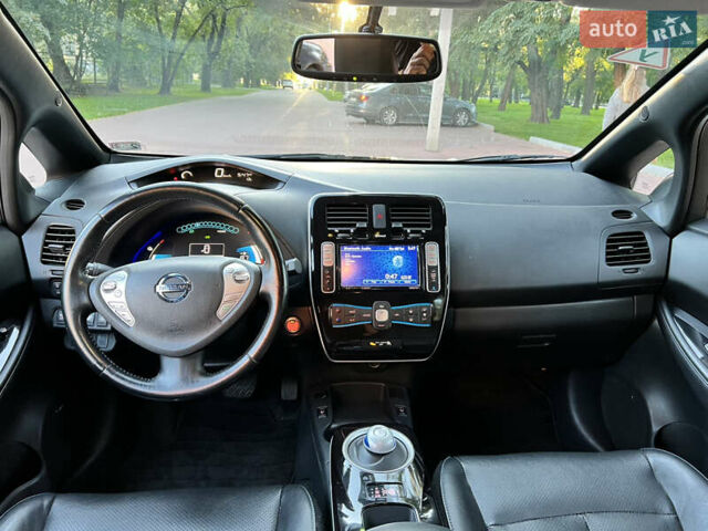 Белый Ниссан Лиф, объемом двигателя 0 л и пробегом 109 тыс. км за 7700 $, фото 23 на Automoto.ua