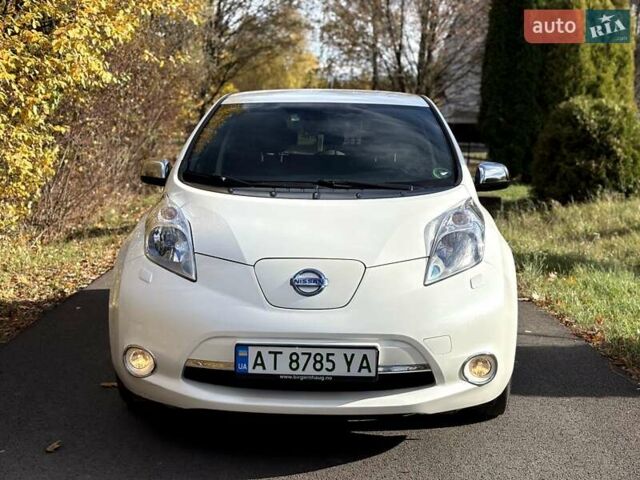 Белый Ниссан Лиф, объемом двигателя 0 л и пробегом 155 тыс. км за 5555 $, фото 1 на Automoto.ua