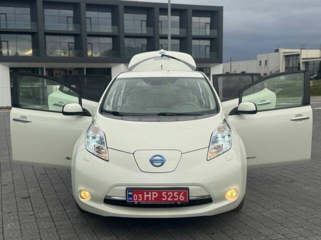 Білий Ніссан Ліф, об'ємом двигуна 0 л та пробігом 114 тис. км за 4900 $, фото 4 на Automoto.ua