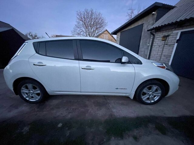 Белый Ниссан Лиф, объемом двигателя 0 л и пробегом 116 тыс. км за 5000 $, фото 12 на Automoto.ua