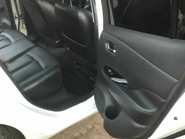 Белый Ниссан Лиф, объемом двигателя 0 л и пробегом 116 тыс. км за 5000 $, фото 7 на Automoto.ua