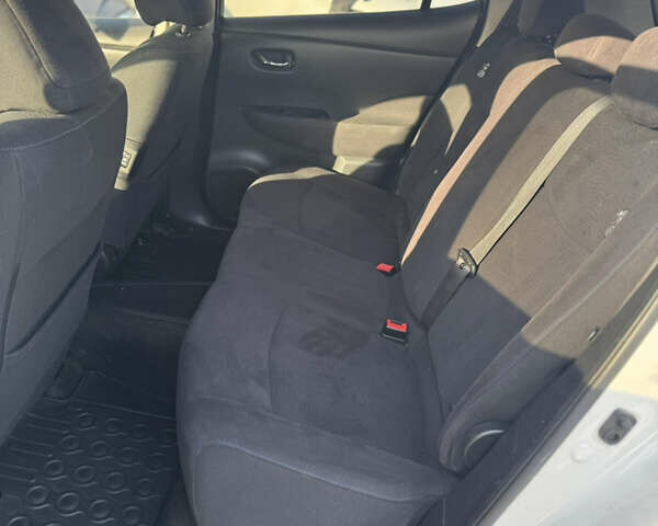 Белый Ниссан Лиф, объемом двигателя 0 л и пробегом 49 тыс. км за 7500 $, фото 12 на Automoto.ua