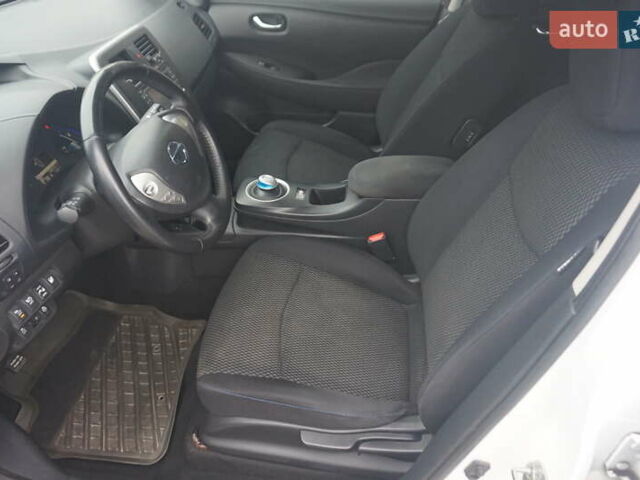 Білий Ніссан Ліф, об'ємом двигуна 0 л та пробігом 138 тис. км за 5888 $, фото 28 на Automoto.ua