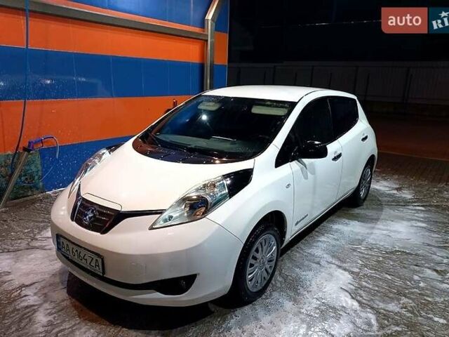 Белый Ниссан Лиф, объемом двигателя 0 л и пробегом 213 тыс. км за 5500 $, фото 3 на Automoto.ua