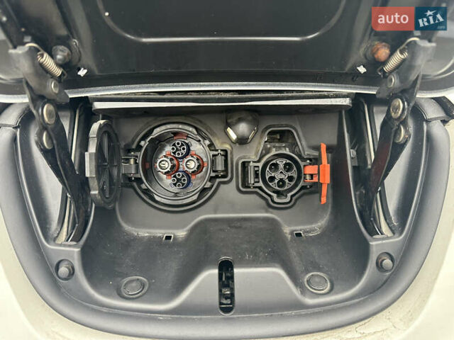 Білий Ніссан Ліф, об'ємом двигуна 0 л та пробігом 67 тис. км за 6999 $, фото 14 на Automoto.ua