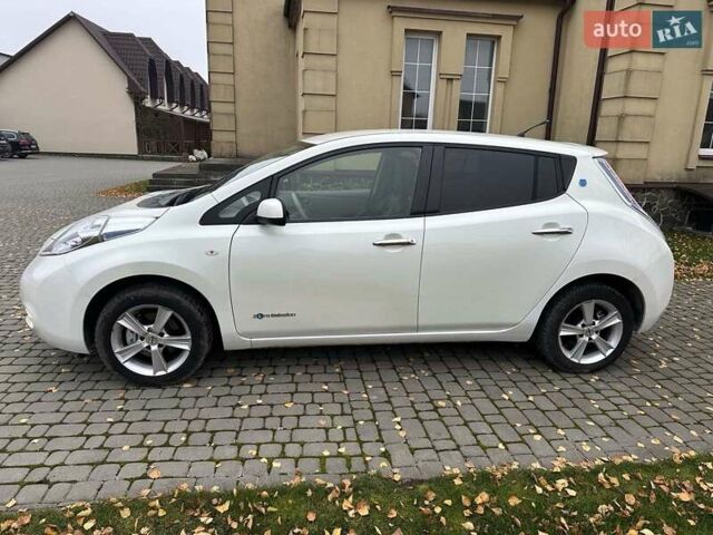 Белый Ниссан Лиф, объемом двигателя 0 л и пробегом 132 тыс. км за 5300 $, фото 4 на Automoto.ua