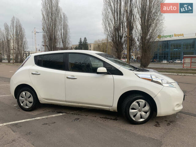 Белый Ниссан Лиф, объемом двигателя 0 л и пробегом 185 тыс. км за 7500 $, фото 6 на Automoto.ua