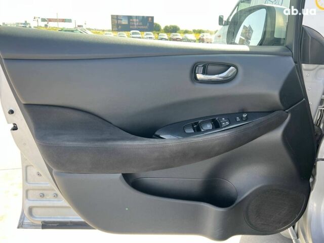 Белый Ниссан Лиф, объемом двигателя 1.5 л и пробегом 85 тыс. км за 6490 $, фото 15 на Automoto.ua