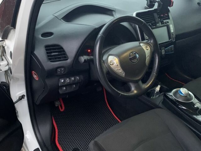 Белый Ниссан Лиф, объемом двигателя 0 л и пробегом 81 тыс. км за 6900 $, фото 3 на Automoto.ua