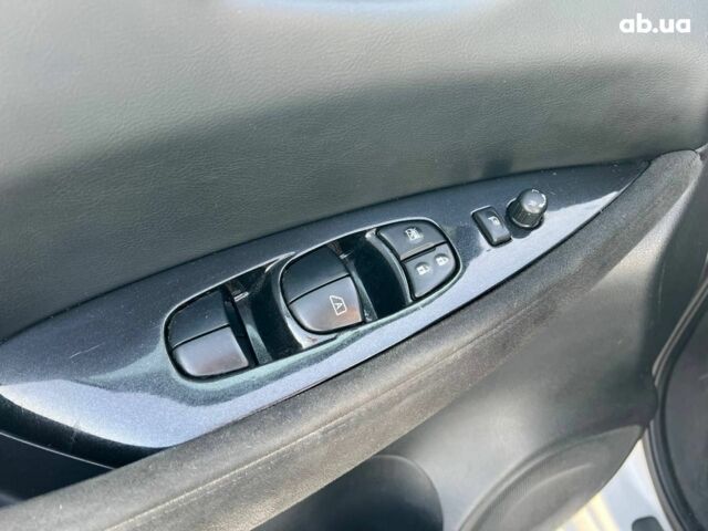 Белый Ниссан Лиф, объемом двигателя 1.5 л и пробегом 85 тыс. км за 6490 $, фото 16 на Automoto.ua