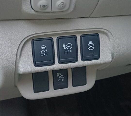 Белый Ниссан Лиф, объемом двигателя 0 л и пробегом 125 тыс. км за 5900 $, фото 7 на Automoto.ua