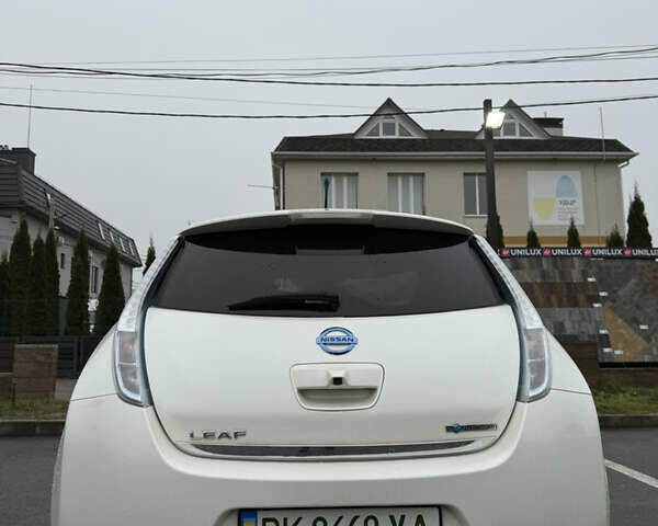 Белый Ниссан Лиф, объемом двигателя 0 л и пробегом 115 тыс. км за 6400 $, фото 3 на Automoto.ua