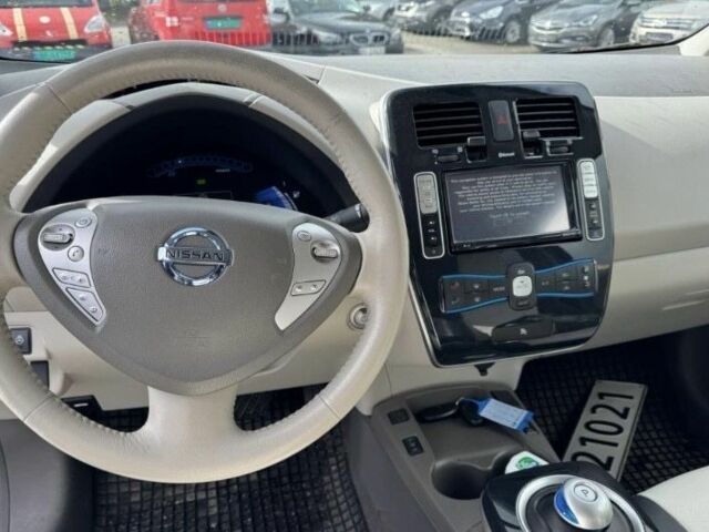 Белый Ниссан Лиф, объемом двигателя 0 л и пробегом 109 тыс. км за 4500 $, фото 3 на Automoto.ua