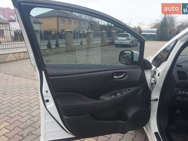 Білий Ніссан Ліф, об'ємом двигуна 0 л та пробігом 138 тис. км за 5888 $, фото 26 на Automoto.ua