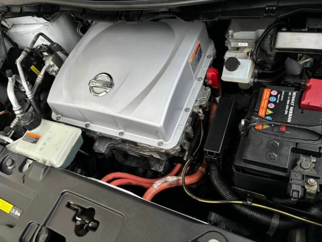 Белый Ниссан Лиф, объемом двигателя 0 л и пробегом 106 тыс. км за 8800 $, фото 14 на Automoto.ua