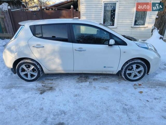 Білий Ніссан Ліф, об'ємом двигуна 0 л та пробігом 116 тис. км за 10500 $, фото 13 на Automoto.ua