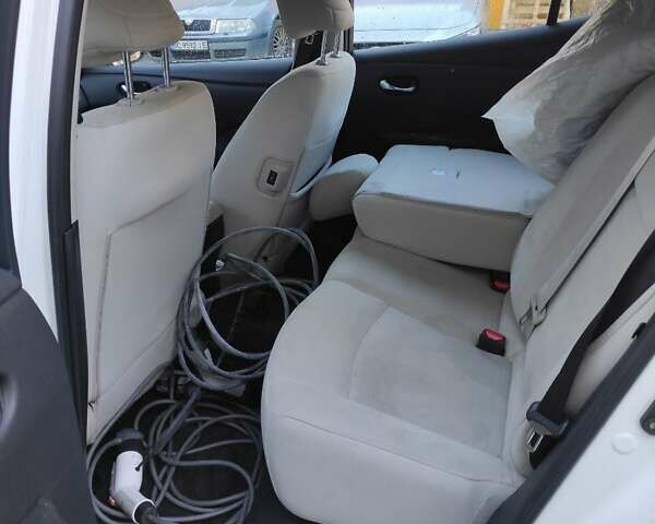 Белый Ниссан Лиф, объемом двигателя 0 л и пробегом 169 тыс. км за 5500 $, фото 6 на Automoto.ua