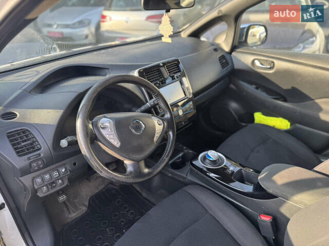 Белый Ниссан Лиф, объемом двигателя 0 л и пробегом 49 тыс. км за 7500 $, фото 6 на Automoto.ua