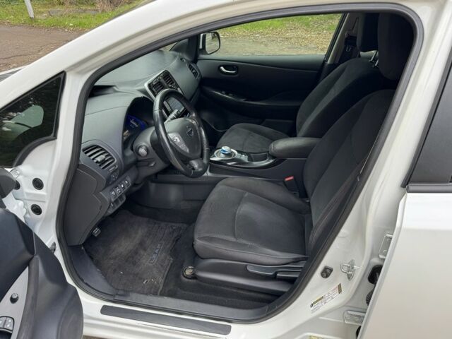 Белый Ниссан Лиф, объемом двигателя 0 л и пробегом 143 тыс. км за 5700 $, фото 10 на Automoto.ua