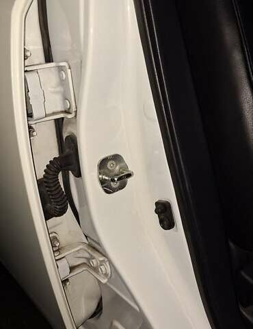 Білий Ніссан Ліф, об'ємом двигуна 0 л та пробігом 217 тис. км за 10500 $, фото 7 на Automoto.ua