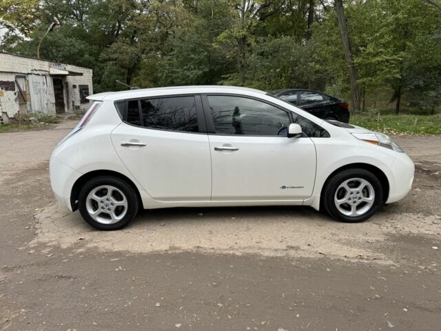 Белый Ниссан Лиф, объемом двигателя 0 л и пробегом 143 тыс. км за 5700 $, фото 6 на Automoto.ua