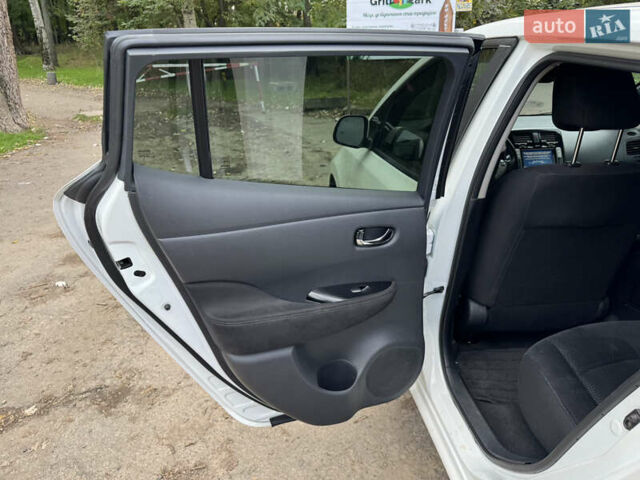 Белый Ниссан Лиф, объемом двигателя 0 л и пробегом 143 тыс. км за 5700 $, фото 12 на Automoto.ua