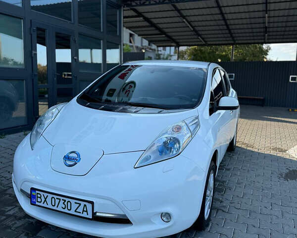 Белый Ниссан Лиф, объемом двигателя 0 л и пробегом 240 тыс. км за 5500 $, фото 3 на Automoto.ua