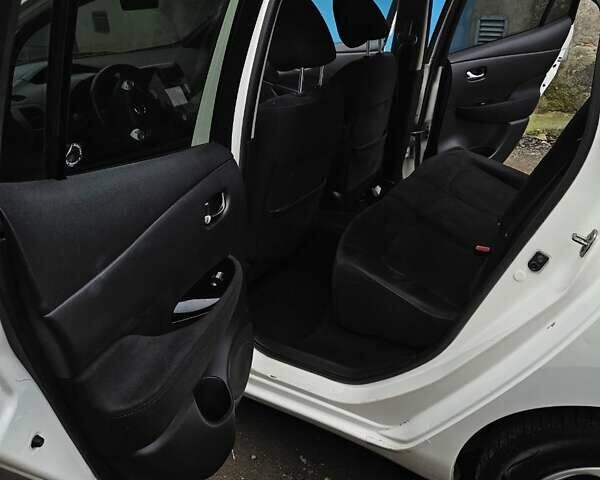 Белый Ниссан Лиф, объемом двигателя 0 л и пробегом 126 тыс. км за 7200 $, фото 8 на Automoto.ua