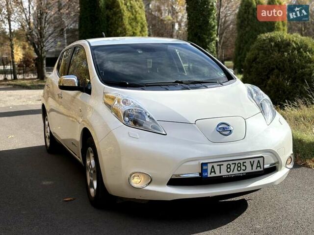 Белый Ниссан Лиф, объемом двигателя 0 л и пробегом 155 тыс. км за 5555 $, фото 4 на Automoto.ua