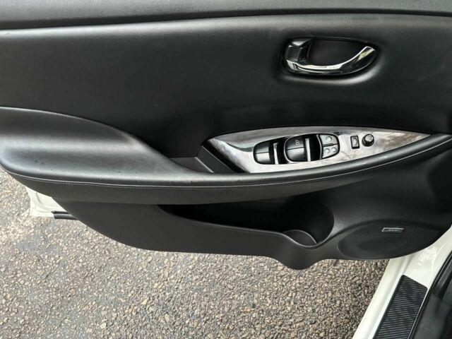 Белый Ниссан Лиф, объемом двигателя 0 л и пробегом 106 тыс. км за 8800 $, фото 18 на Automoto.ua