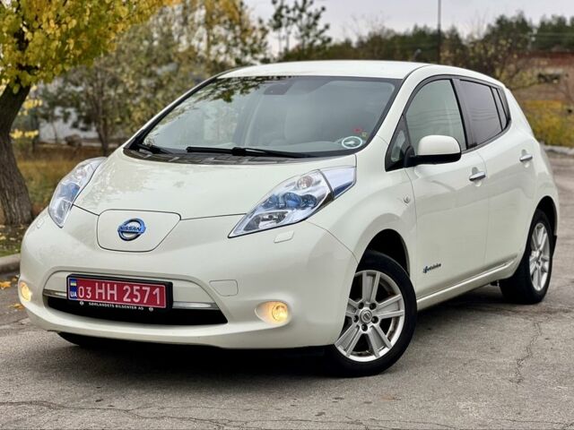 Белый Ниссан Лиф, объемом двигателя 0 л и пробегом 140 тыс. км за 4950 $, фото 7 на Automoto.ua