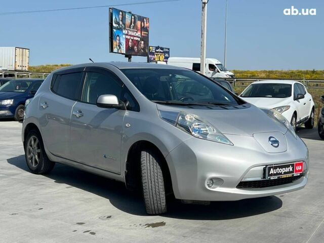 Белый Ниссан Лиф, объемом двигателя 1.5 л и пробегом 85 тыс. км за 6490 $, фото 12 на Automoto.ua