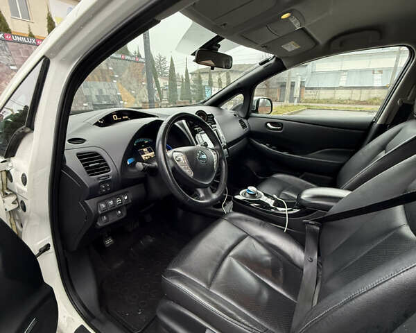 Белый Ниссан Лиф, объемом двигателя 0 л и пробегом 115 тыс. км за 6400 $, фото 11 на Automoto.ua