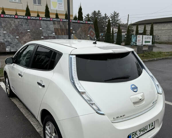Белый Ниссан Лиф, объемом двигателя 0 л и пробегом 115 тыс. км за 6400 $, фото 2 на Automoto.ua