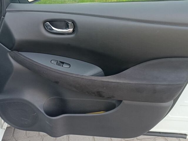 Белый Ниссан Лиф, объемом двигателя 0 л и пробегом 126 тыс. км за 5000 $, фото 20 на Automoto.ua