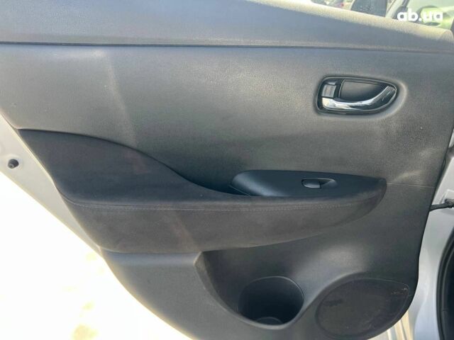 Белый Ниссан Лиф, объемом двигателя 1.5 л и пробегом 85 тыс. км за 6490 $, фото 29 на Automoto.ua