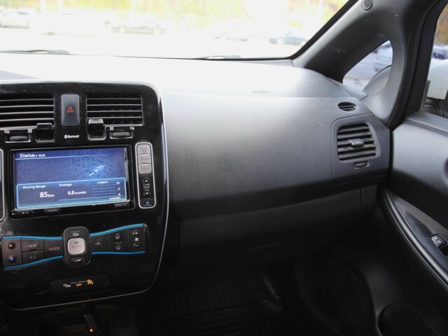 Белый Ниссан Лиф, объемом двигателя 0 л и пробегом 220 тыс. км за 7300 $, фото 14 на Automoto.ua