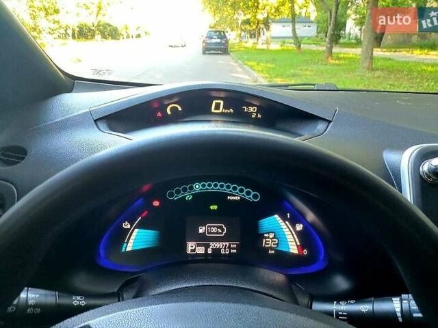 Белый Ниссан Лиф, объемом двигателя 0 л и пробегом 213 тыс. км за 5500 $, фото 9 на Automoto.ua