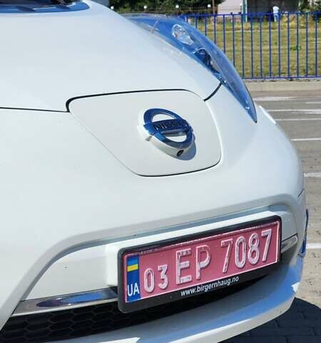 Белый Ниссан Лиф, объемом двигателя 0 л и пробегом 137 тыс. км за 6500 $, фото 19 на Automoto.ua